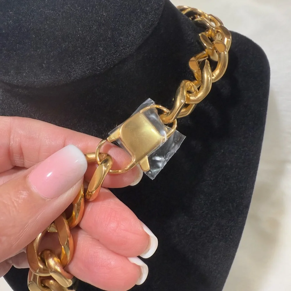 Gold Plated Cuban Necklace- 18 inches - Picture 3 of 7